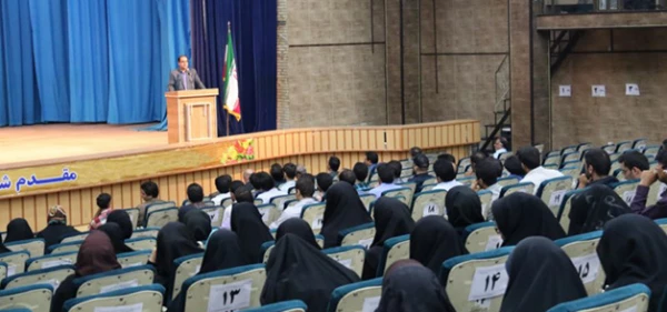 مدیر امور پردیس های استان یزد، نشست مسئولان با مهارت آموزان ماده 28 عنوان کرد:

روحیه پرسشگری، تفکر، خلاقیت و متخلق شدن به فضائل انسانی از ویژگی های معلمی است
 2