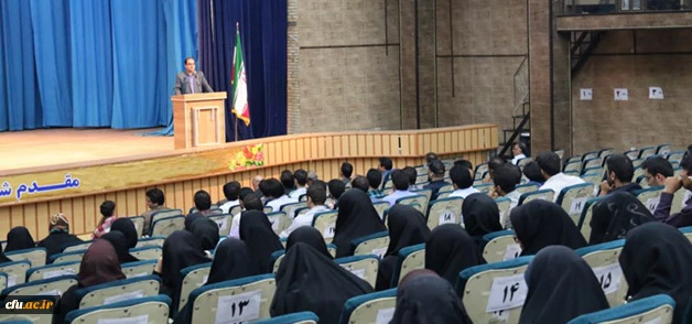 مدیر امور پردیس های استان یزد، نشست مسئولان با مهارت آموزان ماده 28 عنوان کرد:

روحیه پرسشگری، تفکر، خلاقیت و متخلق شدن به فضائل انسانی از ویژگی های معلمی است
 2