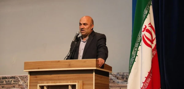 مدیر امور پردیس های استان یزد، نشست مسئولان با مهارت آموزان ماده 28 عنوان کرد:

روحیه پرسشگری، تفکر، خلاقیت و متخلق شدن به فضائل انسانی از ویژگی های معلمی است
 4