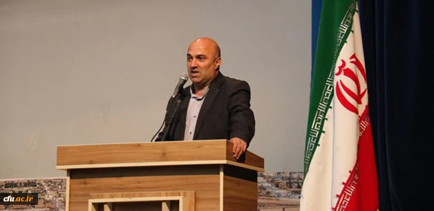 مدیر امور پردیس های استان یزد، نشست مسئولان با مهارت آموزان ماده 28 عنوان کرد:

روحیه پرسشگری، تفکر، خلاقیت و متخلق شدن به فضائل انسانی از ویژگی های معلمی است
 4