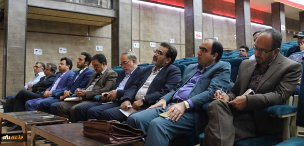 مدیر امور پردیس های استان یزد، نشست مسئولان با مهارت آموزان ماده 28 عنوان کرد:

روحیه پرسشگری، تفکر، خلاقیت و متخلق شدن به فضائل انسانی از ویژگی های معلمی است
 5