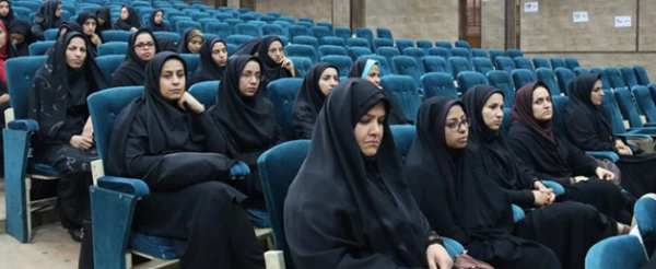 مدیر امور پردیس های استان یزد، نشست مسئولان با مهارت آموزان ماده 28 عنوان کرد:

روحیه پرسشگری، تفکر، خلاقیت و متخلق شدن به فضائل انسانی از ویژگی های معلمی است
 6