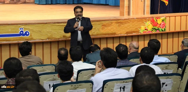 مدیر امور پردیس های استان یزد، نشست مسئولان با مهارت آموزان ماده 28 عنوان کرد:

روحیه پرسشگری، تفکر، خلاقیت و متخلق شدن به فضائل انسانی از ویژگی های معلمی است
 7