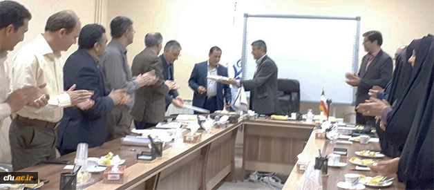 به مناسبت کسب رتبه حراست تحولگرای استان برگزار شد:

مراسم تقدیر وتجلیل کارشناس مسئول حراست مدیریت امور پردیس های استان اصفهان
 4