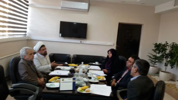 با حضور دکتر عروف زاد  برگزار شد:

نشست ترویج و توسعه ی فرهنگ اقامه نماز در اصفهان 4