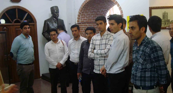 در راستای اجرای برنامه های غیر متمرکز فرهنگی مصوب صورت گرفت:

تبریز گردی مهارت آموزان ماده 28 به همراه جمعی از دانشجویان ناپیوسته 2