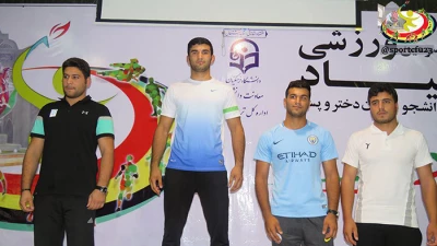 در حاشیه توریع مدال ها و اختتامیۀ رشته های تکواندو، کشتی و دو و میدانیِ بیست وسومین المپیاد ورزشی انجام شد:

اهداء مدال به شهدای مدافع حرم توسط دانشجو معلم کشتی گیرمازندران