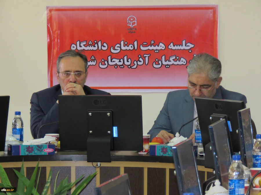 سرپرست دانشگاه در جشن فارغ التحصیلی دانشجو معلمان آذربایجان شرقی:

 معلم شدن خلقی دیگر و تولدی تازه است 5