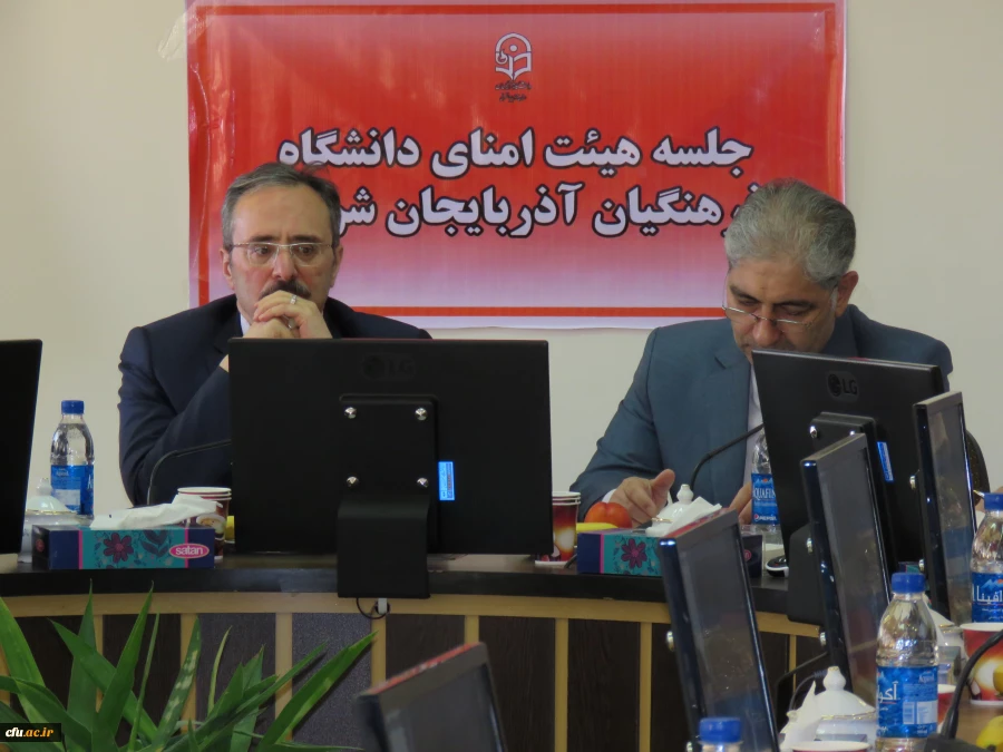 سرپرست دانشگاه در جشن فارغ التحصیلی دانشجو معلمان آذربایجان شرقی:

 معلم شدن خلقی دیگر و تولدی تازه است 6