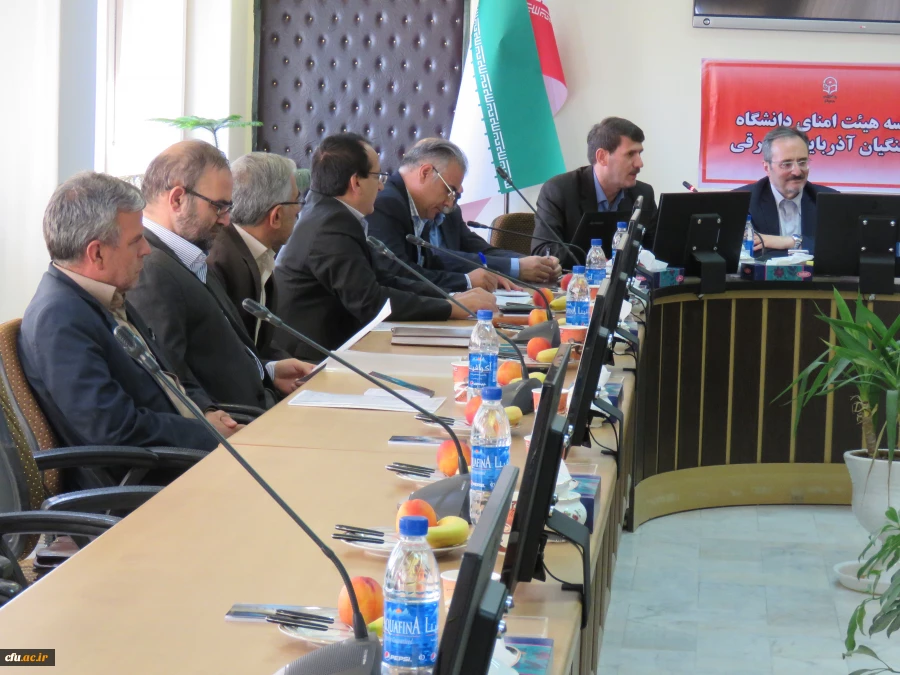 سرپرست دانشگاه در جشن فارغ التحصیلی دانشجو معلمان آذربایجان شرقی:

 معلم شدن خلقی دیگر و تولدی تازه است 12