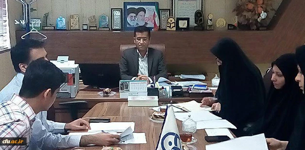 مدیر استانی  هرمزگان در نشست شورای پژوهشی مدیریت استانی عنوان کرد:

با انجام طرح های پژوهشی کارفرمایی، برگزاری همایش های علمی و حمایت از فعالیت های پژوهشی استادان در سال 96، شاخص های پژوهشی ارتقا می یابد
 3