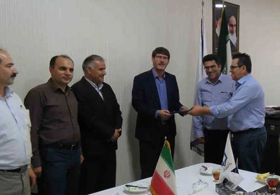 در آستانه سالگرد ورود آزادگان سرافراز به میهن اسلامی صورت گرفت:

تجلیل از آزاده سرافراز پردیس علامه امینی(ره)
 4