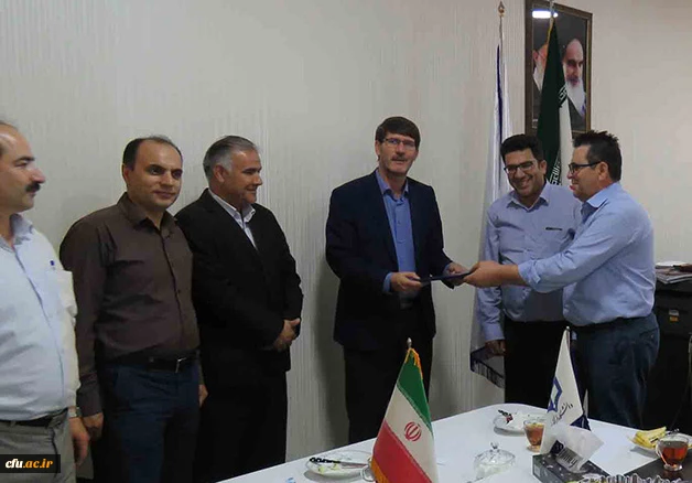 در آستانه سالگرد ورود آزادگان سرافراز به میهن اسلامی صورت گرفت:

تجلیل از آزاده سرافراز پردیس علامه امینی(ره)
 4