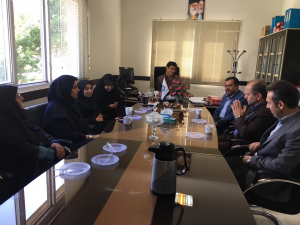 به مناسبت بزرگداشت روز پزشک انجام شد:

حضور صمیمانه همکاران سازمان مرکزی در اداره بهداشت 6