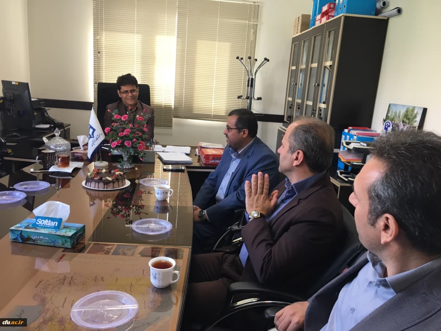 به مناسبت بزرگداشت روز پزشک انجام شد:

حضور صمیمانه همکاران سازمان مرکزی در اداره بهداشت 7