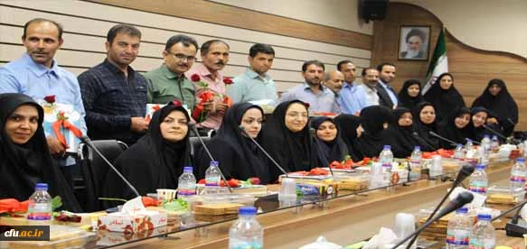 در روز کارمند و در آغازین روز هفته دولت با حضور کارکنان وکارمندان  شورای اداری پردیس برگزار شد 2