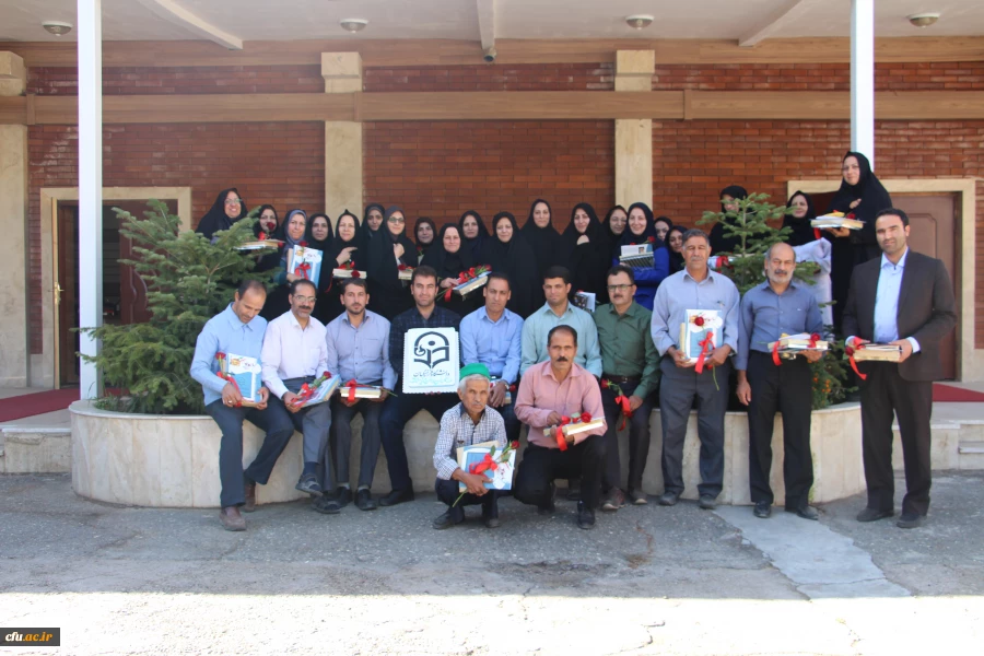 در روز کارمند و در آغازین روز هفته دولت با حضور کارکنان وکارمندان  شورای اداری پردیس برگزار شد 3