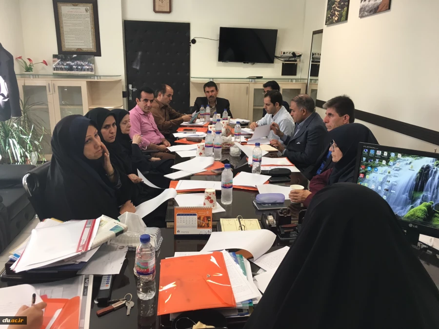 با حضور دکتر علی نژاد انجام شد:


جلسه بررسی طرح اندیشکده (اتاق فکر) 3