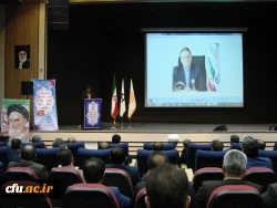 در پیام سرپرست دانشگاه  به اولین نشست مشترک قطب های سراسر کشور دفتر مرکزی حراست تاکید شد:

 در بعد اخلاق، خوشرویی و ادب  از یکسو و  عدالت و انصاف در تصمیمات و برخوردها از سوی دیگر در راس فضایل است 2