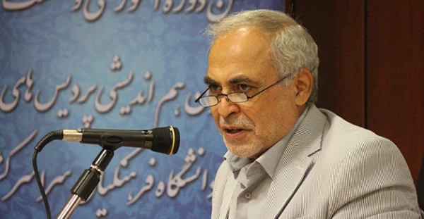 امیر کمالی استاد دانشگاه و عضو بنیاد شهید چمران:

چمران معلمی که جهاد میکرد، آموزگاری یک حرفه اما معلمی یک صفت است 3