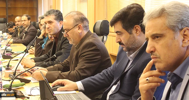 سرپرست دانشگاه در نشست ارزیابی برنامه عملکرد سال 96 عنوان کرد:

برنامه محوری از لوازم پایه و بنیادی رسیدن به چشم انداز است 8