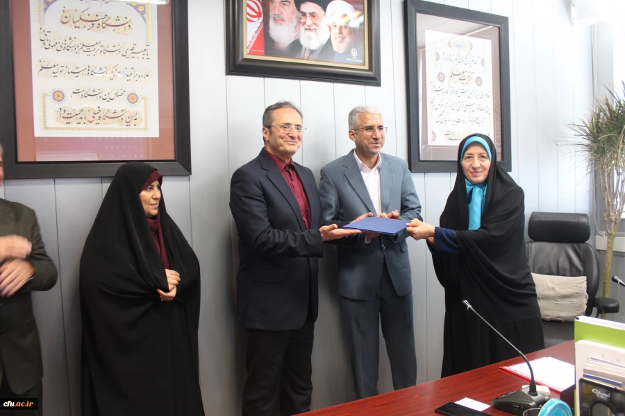 دکتر مهرمحمدی در جلسه انعقاد تفاهم نامه بین دانشگاه فرهنگیان و فدراسیون ورزش همگانی و تقدیر از دست اندرکاران المپیاد ورزشی:

به جشنواره ها و المپیادها، به عنوان متن و بخشی از برنامه نگاه کنیم 4