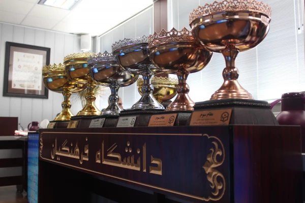 دکتر مهرمحمدی در جلسه انعقاد تفاهم نامه بین دانشگاه فرهنگیان و فدراسیون ورزش همگانی و تقدیر از دست اندرکاران المپیاد ورزشی:

به جشنواره ها و المپیادها، به عنوان متن و بخشی از برنامه نگاه کنیم 6