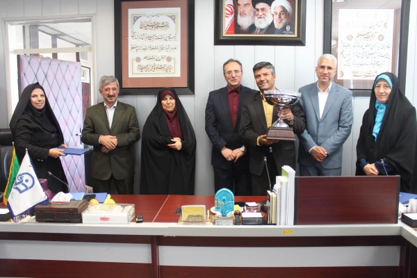 دکتر مهرمحمدی در جلسه انعقاد تفاهم نامه بین دانشگاه فرهنگیان و فدراسیون ورزش همگانی و تقدیر از دست اندرکاران المپیاد ورزشی:

به جشنواره ها و المپیادها، به عنوان متن و بخشی از برنامه نگاه کنیم 7