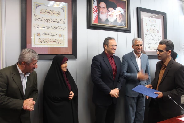 دکتر مهرمحمدی در جلسه انعقاد تفاهم نامه بین دانشگاه فرهنگیان و فدراسیون ورزش همگانی و تقدیر از دست اندرکاران المپیاد ورزشی:

به جشنواره ها و المپیادها، به عنوان متن و بخشی از برنامه نگاه کنیم 8