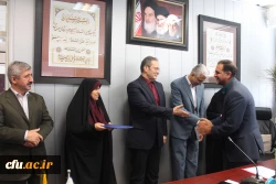 دکتر مهرمحمدی در جلسه انعقاد تفاهم نامه بین دانشگاه فرهنگیان و فدراسیون ورزش همگانی و تقدیر از دست اندرکاران المپیاد ورزشی:

به جشنواره ها و المپیادها، به عنوان متن و بخشی از برنامه نگاه کنیم 9