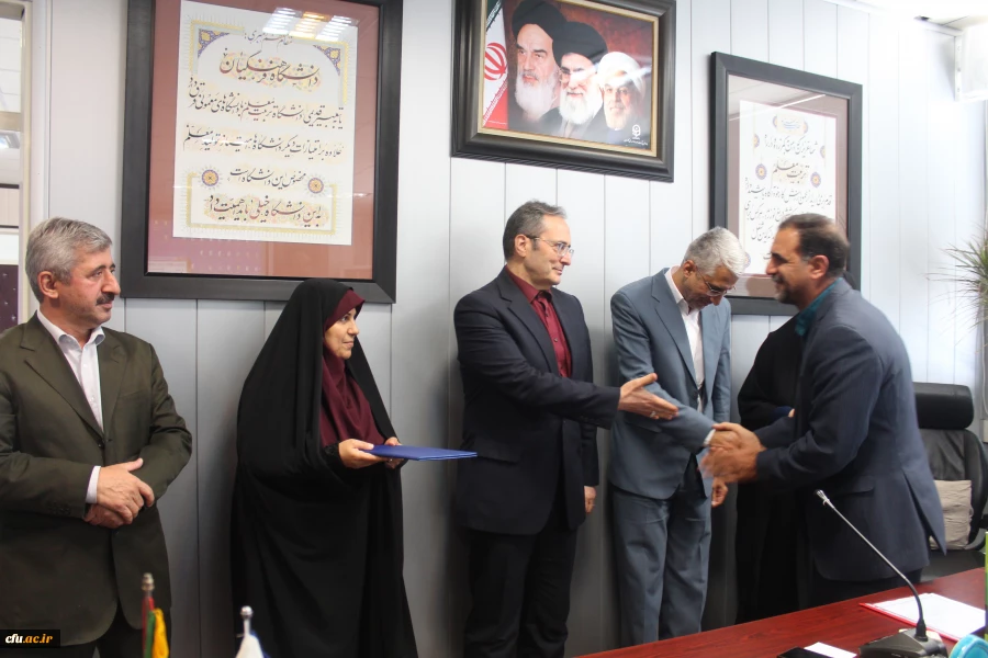 دکتر مهرمحمدی در جلسه انعقاد تفاهم نامه بین دانشگاه فرهنگیان و فدراسیون ورزش همگانی و تقدیر از دست اندرکاران المپیاد ورزشی:

به جشنواره ها و المپیادها، به عنوان متن و بخشی از برنامه نگاه کنیم 9