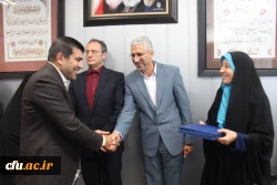 دکتر مهرمحمدی در جلسه انعقاد تفاهم نامه بین دانشگاه فرهنگیان و فدراسیون ورزش همگانی و تقدیر از دست اندرکاران المپیاد ورزشی:

به جشنواره ها و المپیادها، به عنوان متن و بخشی از برنامه نگاه کنیم 11