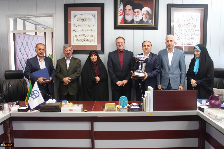 دکتر مهرمحمدی در جلسه انعقاد تفاهم نامه بین دانشگاه فرهنگیان و فدراسیون ورزش همگانی و تقدیر از دست اندرکاران المپیاد ورزشی:

به جشنواره ها و المپیادها، به عنوان متن و بخشی از برنامه نگاه کنیم 10