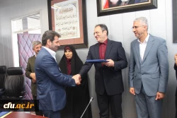 دکتر مهرمحمدی در جلسه انعقاد تفاهم نامه بین دانشگاه فرهنگیان و فدراسیون ورزش همگانی و تقدیر از دست اندرکاران المپیاد ورزشی:

به جشنواره ها و المپیادها، به عنوان متن و بخشی از برنامه نگاه کنیم 11