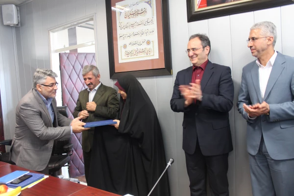 دکتر مهرمحمدی در جلسه انعقاد تفاهم نامه بین دانشگاه فرهنگیان و فدراسیون ورزش همگانی و تقدیر از دست اندرکاران المپیاد ورزشی:

به جشنواره ها و المپیادها، به عنوان متن و بخشی از برنامه نگاه کنیم 12