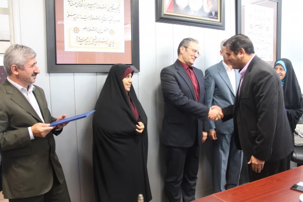 دکتر مهرمحمدی در جلسه انعقاد تفاهم نامه بین دانشگاه فرهنگیان و فدراسیون ورزش همگانی و تقدیر از دست اندرکاران المپیاد ورزشی:

به جشنواره ها و المپیادها، به عنوان متن و بخشی از برنامه نگاه کنیم 15