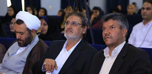 حجت الاسلام و المسلمین عابدی درمراسم اختتامیه دومین دوره توانمند سازی  فیلم نامه نویسی و فیلم سازی :

اهمیت محتوا و تکنیک در هنر اسلامی / هنر ابزاری در اختیار بشر 
 3