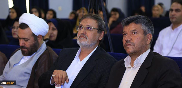 حجت الاسلام و المسلمین عابدی درمراسم اختتامیه دومین دوره توانمند سازی  فیلم نامه نویسی و فیلم سازی :

اهمیت محتوا و تکنیک در هنر اسلامی / هنر ابزاری در اختیار بشر 
 3