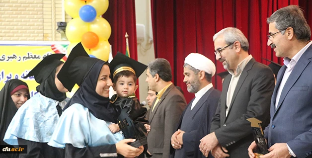 دکتر مولایی در آیین دومین جشن دانش آموختگی دانشجویان ورودی 92 استان بوشهر:

معلمان پیام آوران خوشبختی اجتماع هستند و رسالت پیامبرگونه تربیت نسل آینده را برعهده دارند
 2