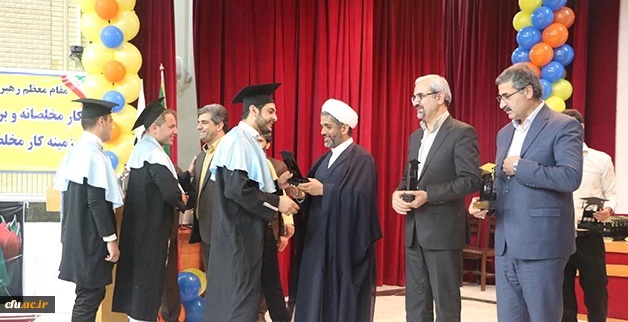 دکتر مولایی در آیین دومین جشن دانش آموختگی دانشجویان ورودی 92 استان بوشهر:

معلمان پیام آوران خوشبختی اجتماع هستند و رسالت پیامبرگونه تربیت نسل آینده را برعهده دارند
 6