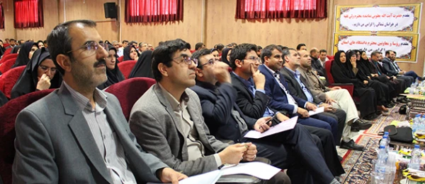 دکتر صفرزاده در همایش مدیران میزبان دانش اموختگان خراسان شمالی:

معلمان رهنون جامعه هستند
 3