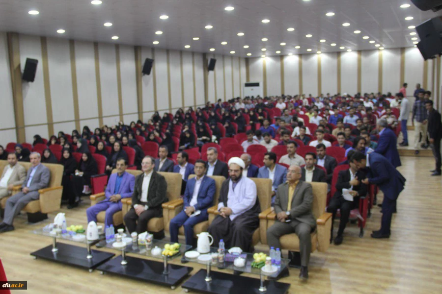 سرپرست دانشگاه فرهنگیان کشور در بندرعباس:

سیاست "از بوم برای بوم" سیاستی درست است، اما بدون تکمله "در بوم" 2