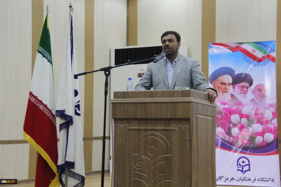 سرپرست دانشگاه فرهنگیان کشور در بندرعباس:

سیاست "از بوم برای بوم" سیاستی درست است، اما بدون تکمله "در بوم" 2