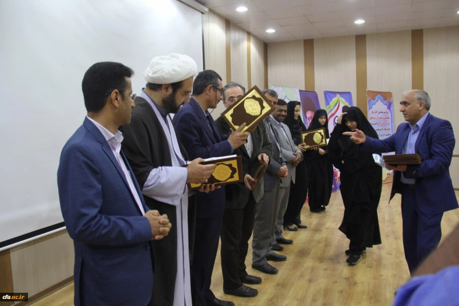 سرپرست دانشگاه فرهنگیان کشور در بندرعباس:

سیاست "از بوم برای بوم" سیاستی درست است، اما بدون تکمله "در بوم" 2