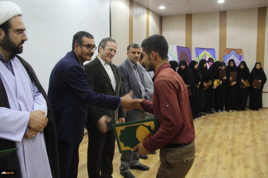 سرپرست دانشگاه فرهنگیان کشور در بندرعباس:

سیاست "از بوم برای بوم" سیاستی درست است، اما بدون تکمله "در بوم" 2