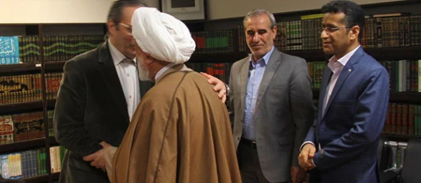 حضرت آیت الله نعیم آبادی نماینده ولی فقیه و امام جمعه بندرعباس در دیدار با سرپرست دانشگاه فرهنگیان:

تاسیس دانشگاه فرهنگیان پاسخی به نیاز جامعه است، از این دانشگاه حمایت میکنیم 3