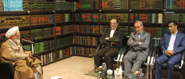 حضرت آیت الله نعیم آبادی نماینده ولی فقیه و امام جمعه بندرعباس در دیدار با سرپرست دانشگاه فرهنگیان:

تاسیس دانشگاه فرهنگیان پاسخی به نیاز جامعه است، از این دانشگاه حمایت میکنیم 4