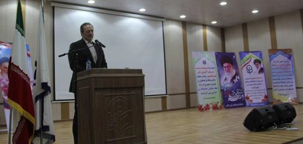 سرپرست دانشگاه فرهنگیان کشور در بندرعباس:

سیاست ”از بوم برای بوم” سیاستی درست است، اما بدون تکمله ”در بوم” 2