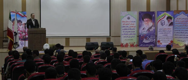 سرپرست دانشگاه فرهنگیان کشور در بندرعباس:

سیاست ”از بوم برای بوم” سیاستی درست است، اما بدون تکمله ”در بوم” 3