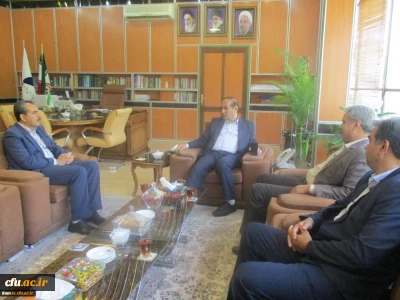 در برنامه بازدید از استان ایلام صورت پذیرفت:

دیدار مدیر کل برنامه ریزی، خدمات و رفاه دانشجویی دانشگاه فرهنگیان با استاندار ایلام